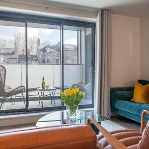 https://the-quadrant-the-larsen-york.yorkshirehotels.net